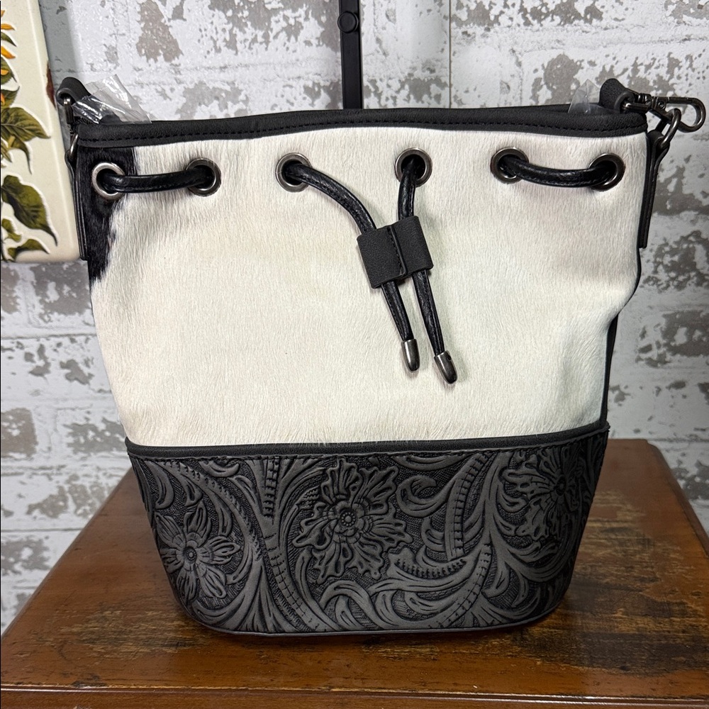 Elegant Black and White Shoulder Bag